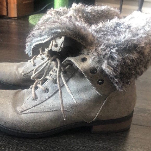 De stressed Fur Lined Boots - Picture 4 of 10